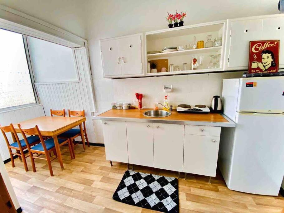 Entire Apartment Facing The Sea Тел Авив Екстериор снимка